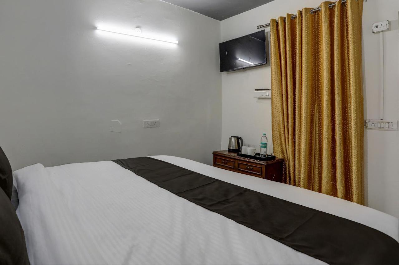 Hotel O The Royal Villa New Delhi Buitenkant foto