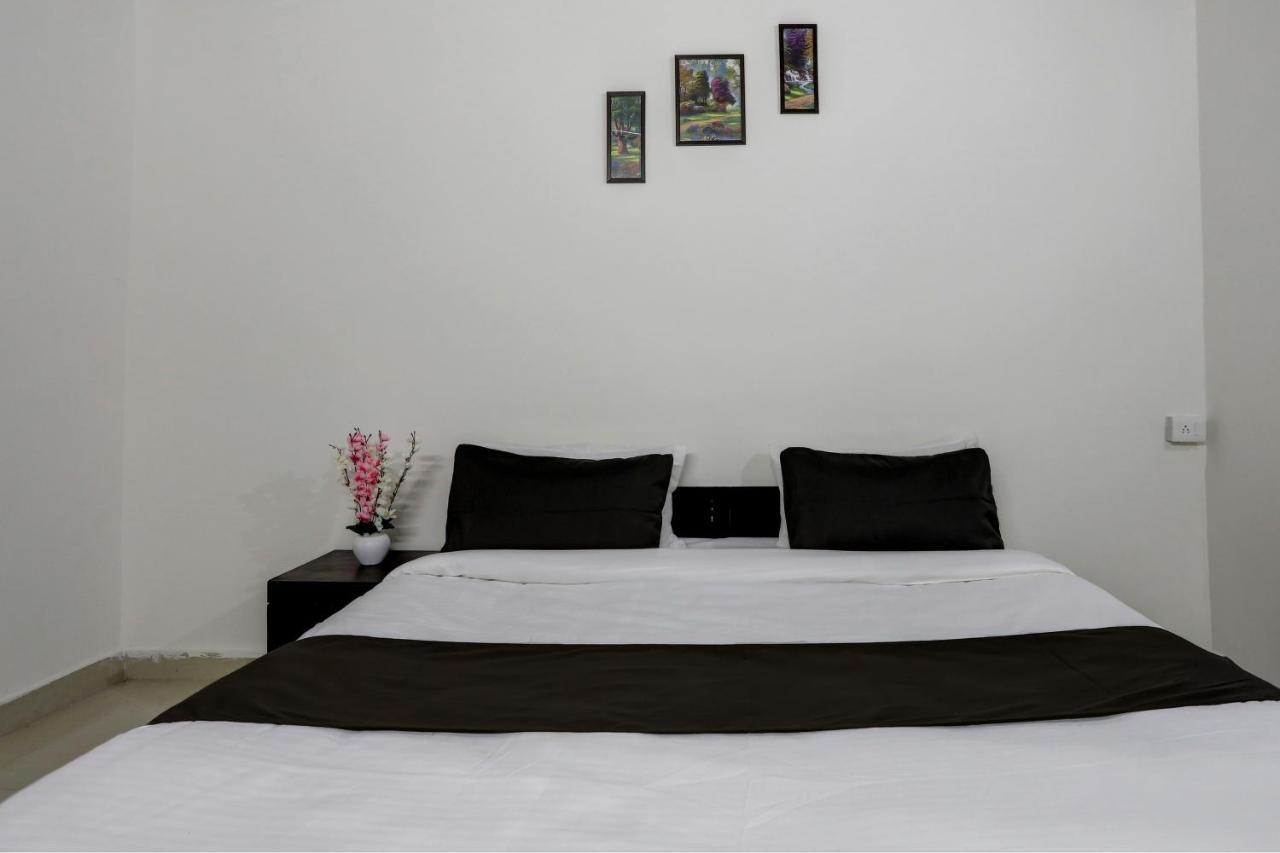 Hotel O The Royal Villa New Delhi Buitenkant foto